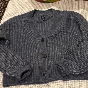Gap v neck chuckle cardigan small